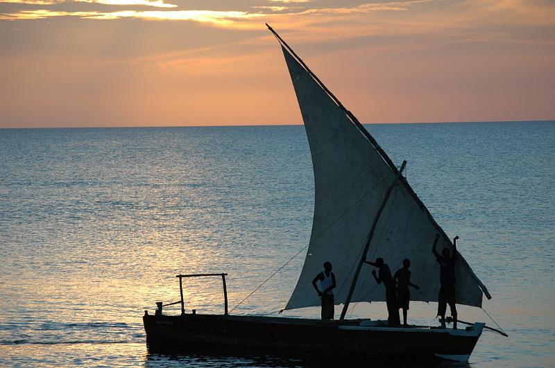 sunset sail boat.JPG